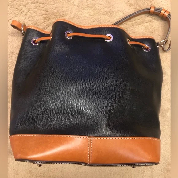 DOONEY & BOURKE Drawstring Bucket Bag Black Brown Pebble Grain Leather - Picture 7 of 15